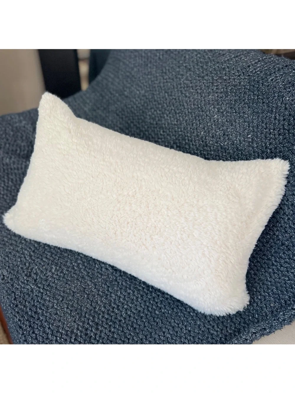 1 Pottery Barn FAUX FUR 16 x 26 LUMBAR Ivory White Throw PILLOW COVER Sheepskin